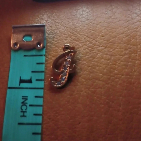 💙🌹Gold plated letter pendant "J" with faux diamonds - Picture 5 of 7